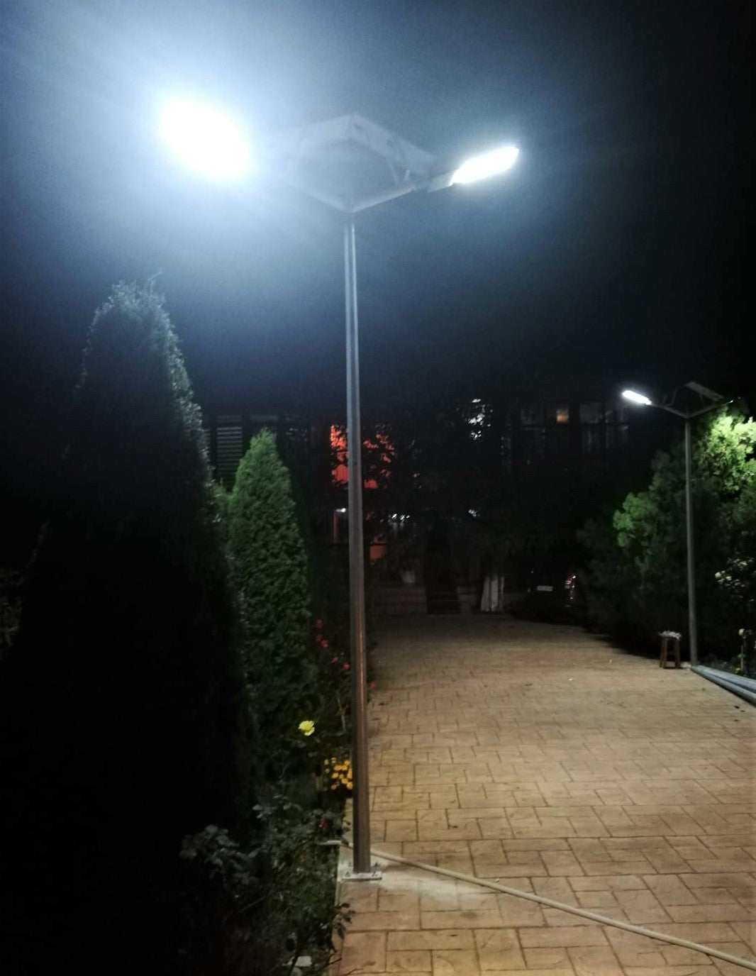 LED лампа 60W за улично соларно осветление с включено рамо и дистанционно