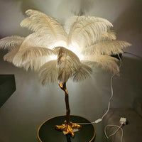 Луксозна настолна лампа Luxury Peacock White 3xE14