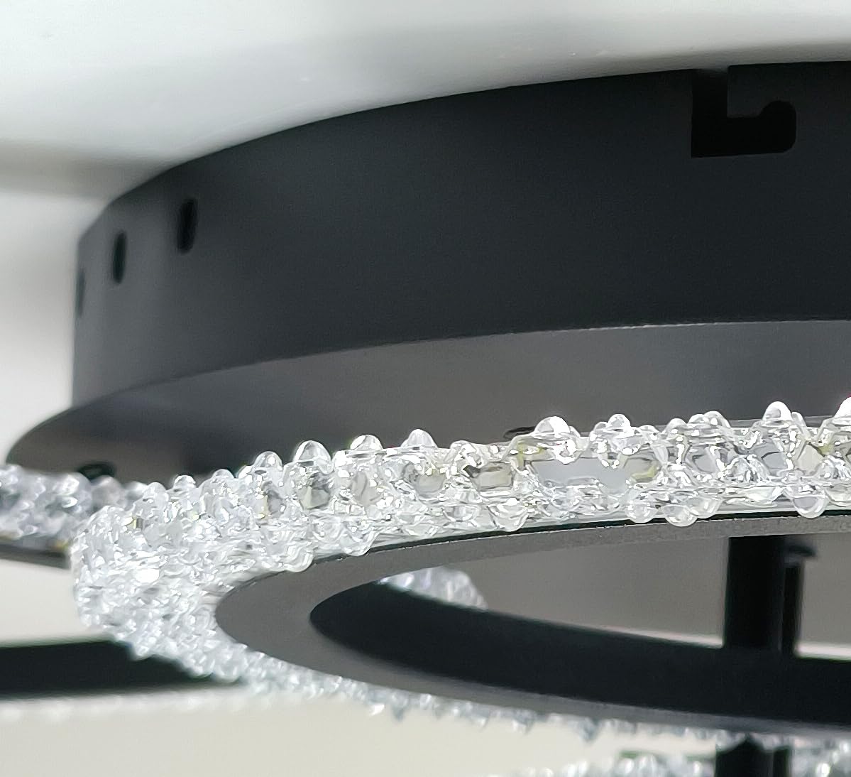 LED осветително тяло 4+2 CIRCLE BUBBLES BLACK Еквивалент 600W Дистанционно управление
