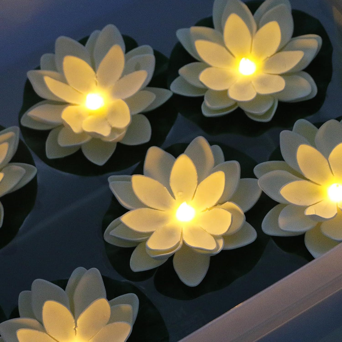 Слънчева LED лампа Lotus за градина