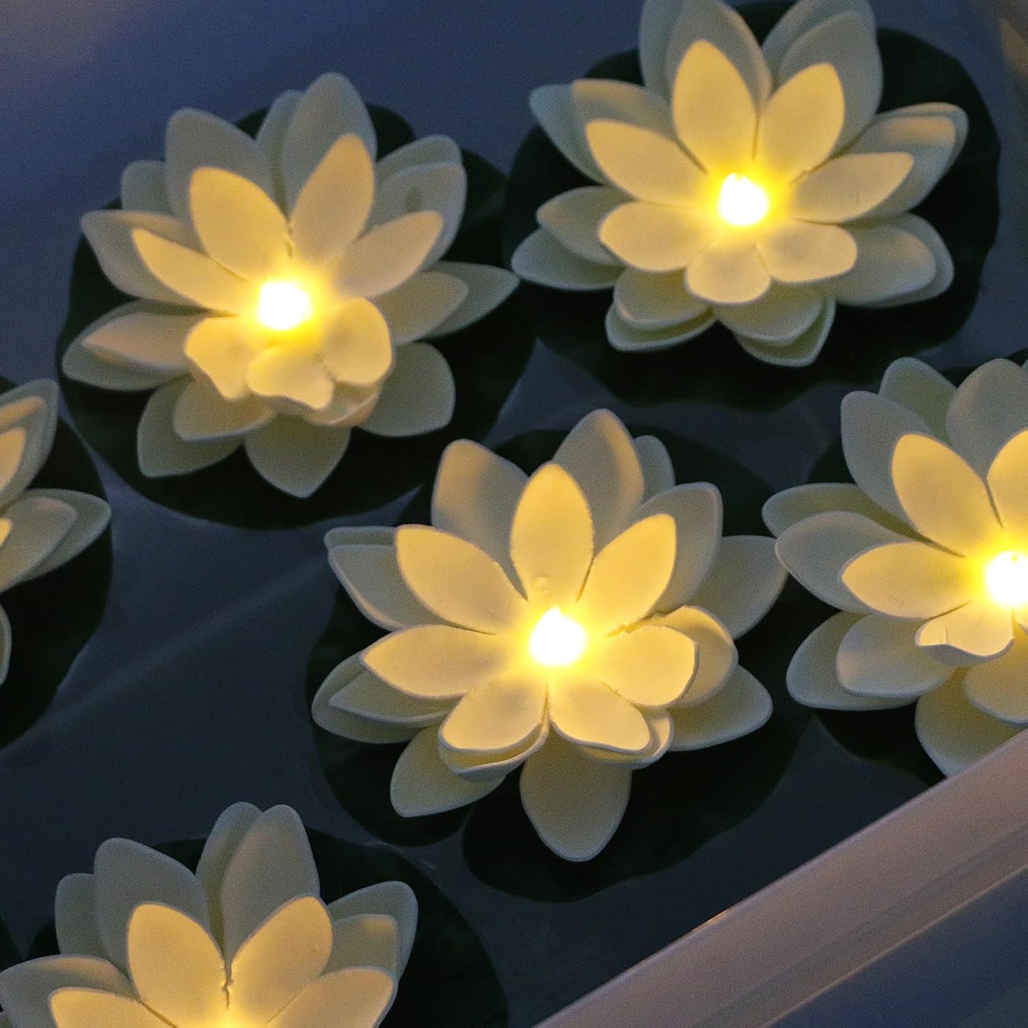Слънчева LED лампа Lotus за градина