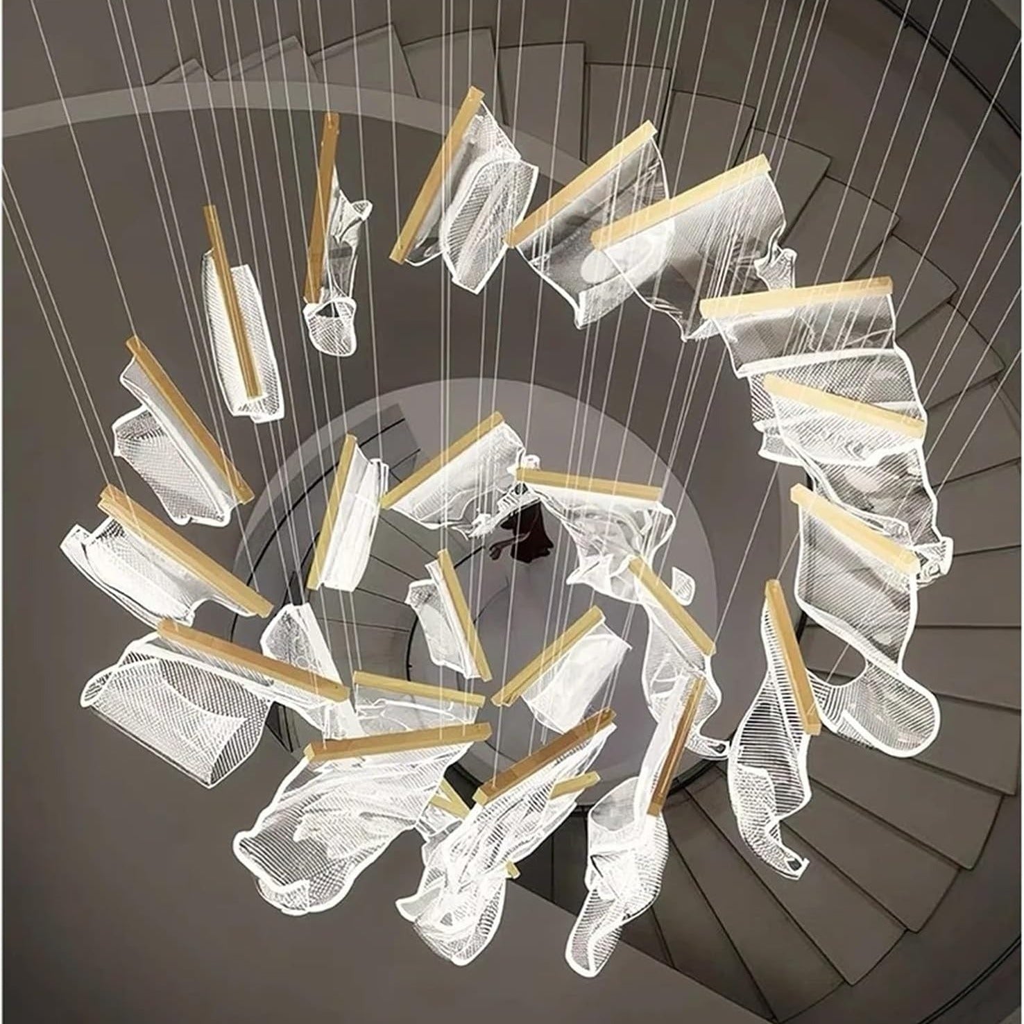 LED осветително тяло Luxury PAPER QUILL GOLD 18 елемента Еквивалент 350W Дистанционно