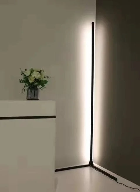 Лампадар с дистанционно и RGB светлини с ритъм, активирани от звук