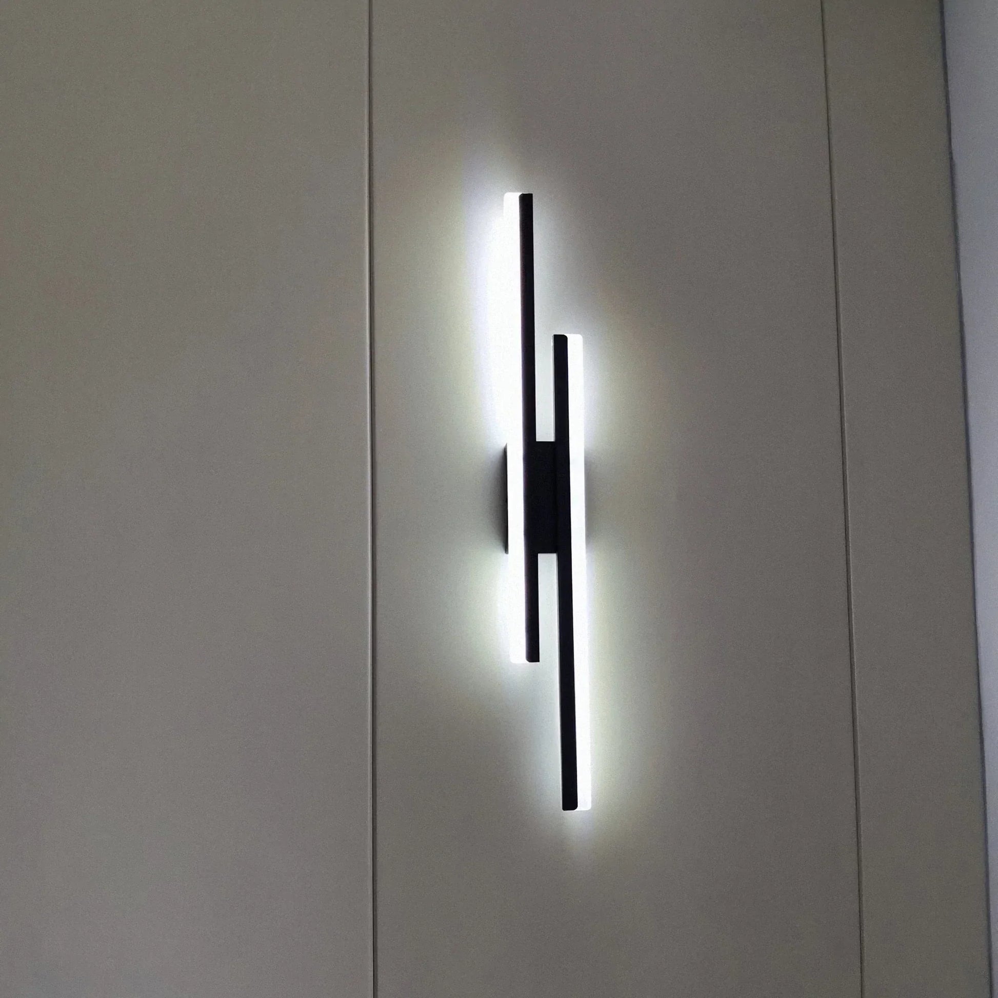 LED аплик LINNES 24W черна еквивалент 150W