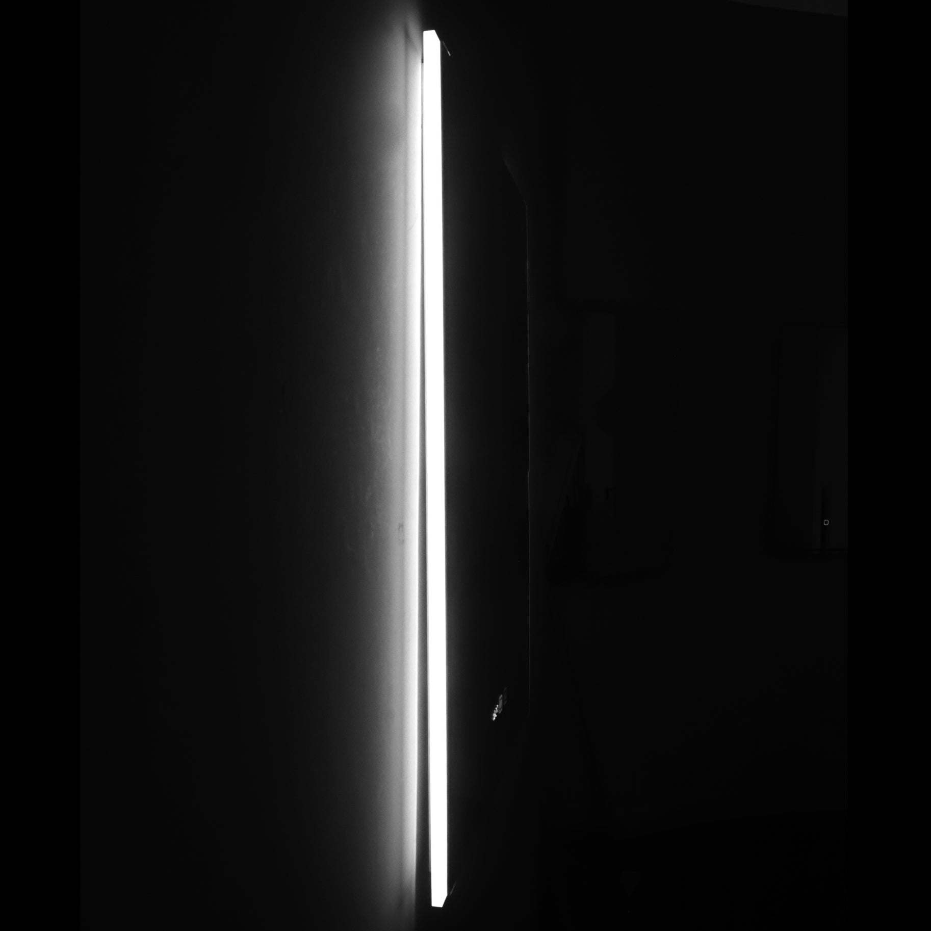 Правоъгълно LED огледало 60 × 80 cm с функция против замъгляване и Touch управление