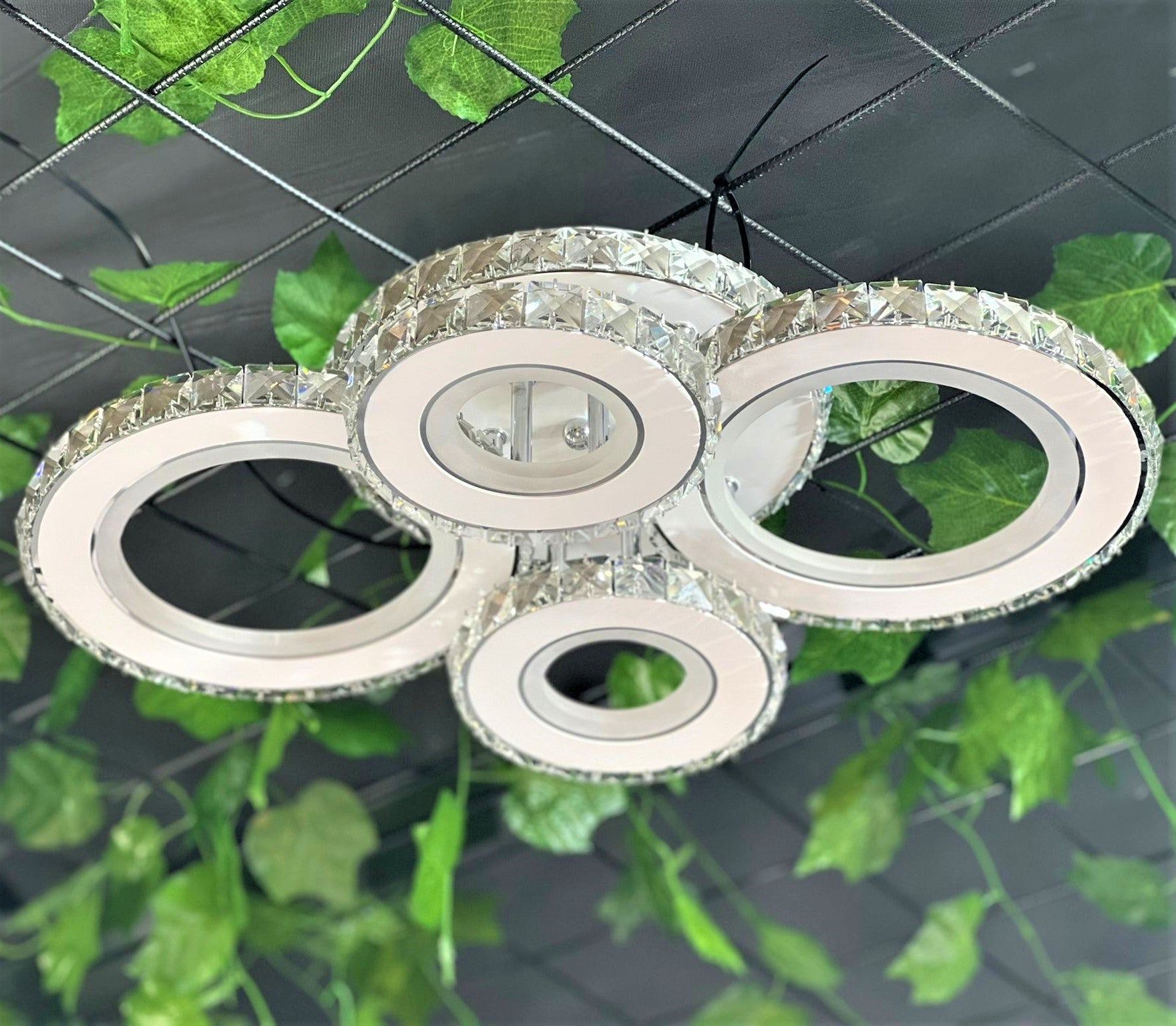 LED осветително тяло 4 CIRCLE кристал бяла RGB еквивалент 500W с дистанционно