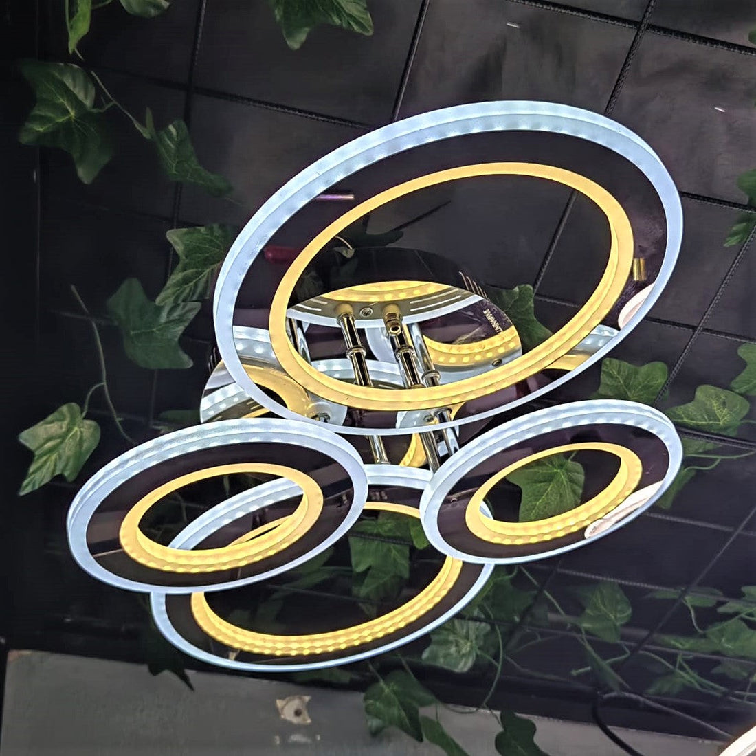 LED осветително тяло 2+2 CIRCLE CHROME RGB-MIX Еквивалент 800W С дистанционно управление