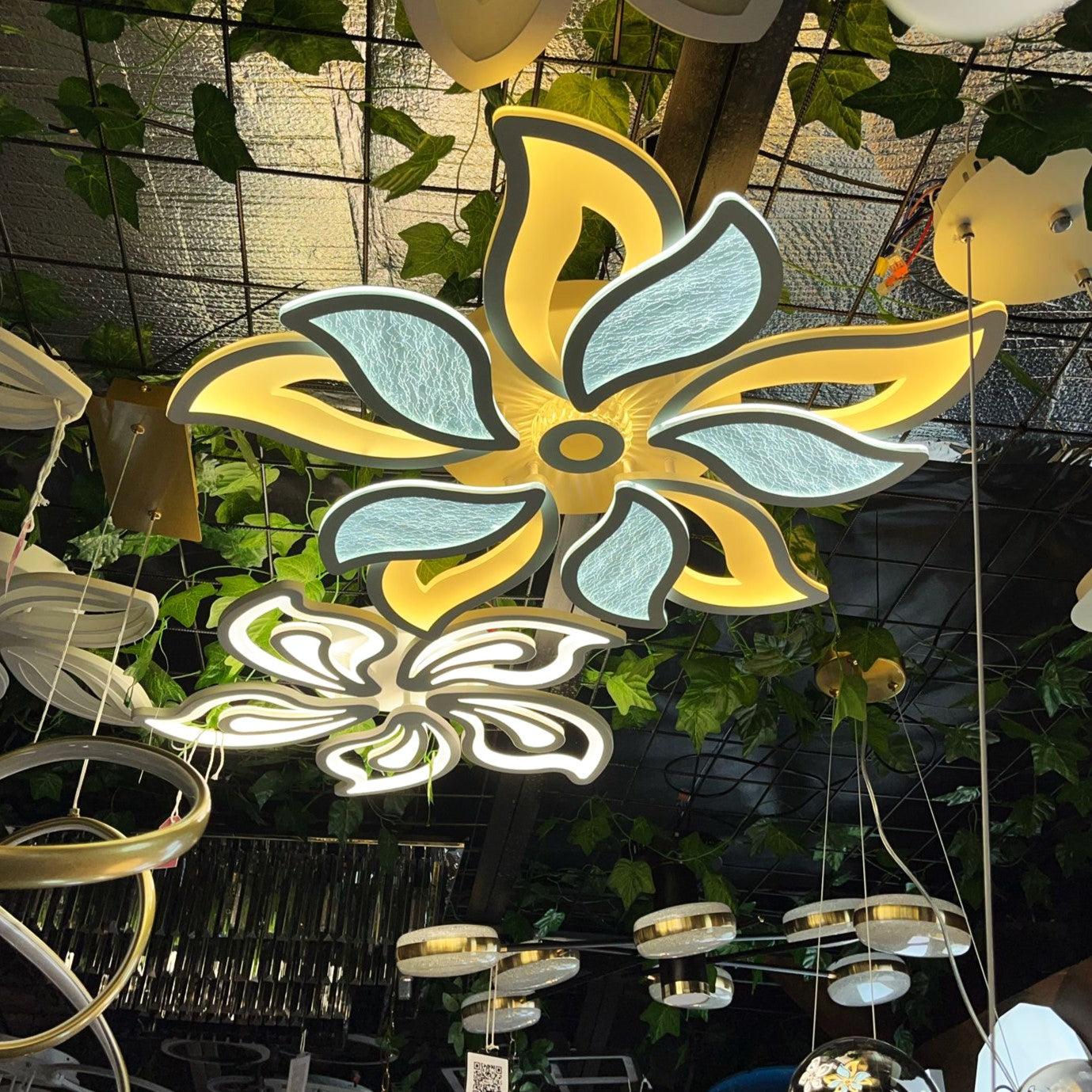 LED осветително тяло 240W Flower еквивалент 1000W с дистанционно