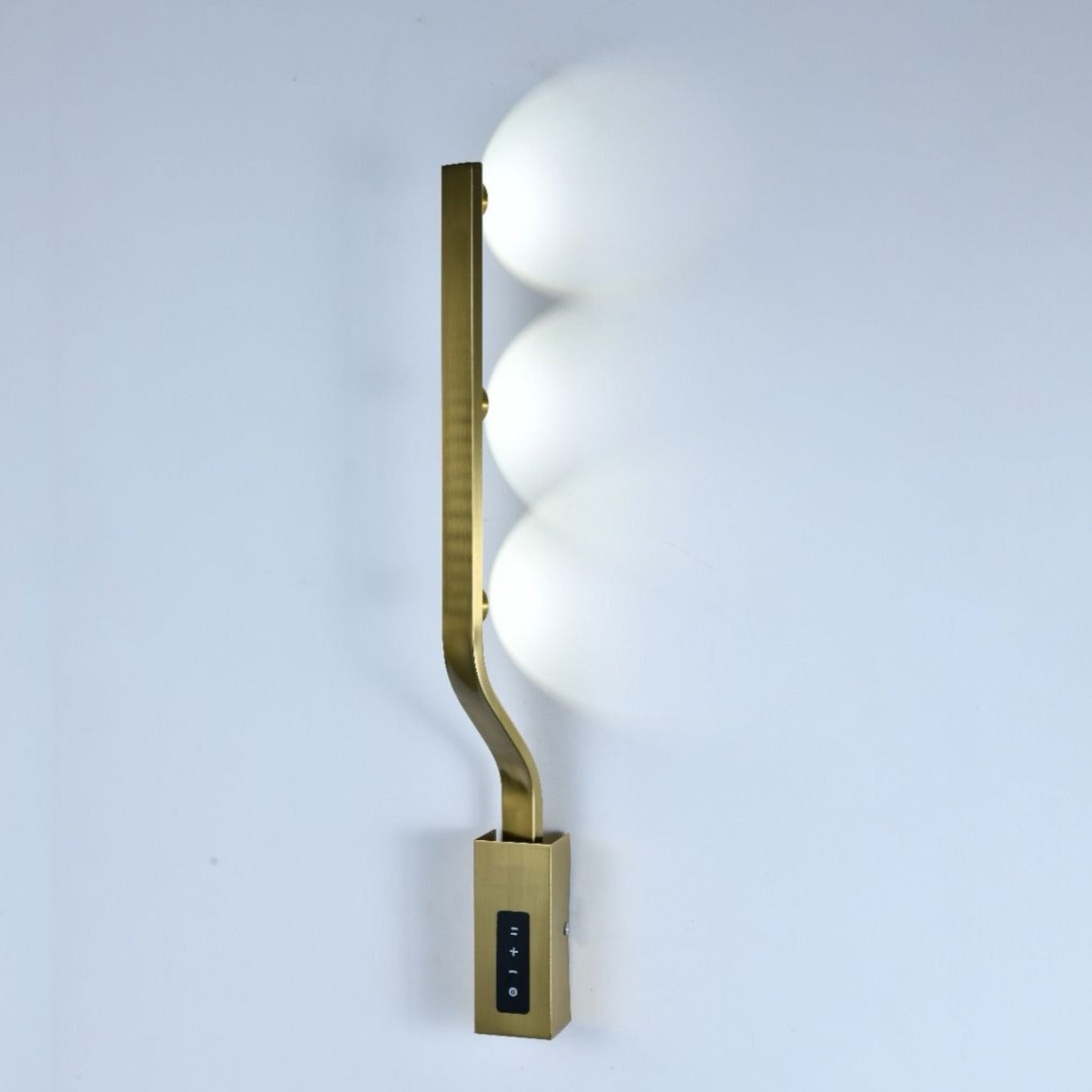 LED аплик LOGA Еквивалент 100W