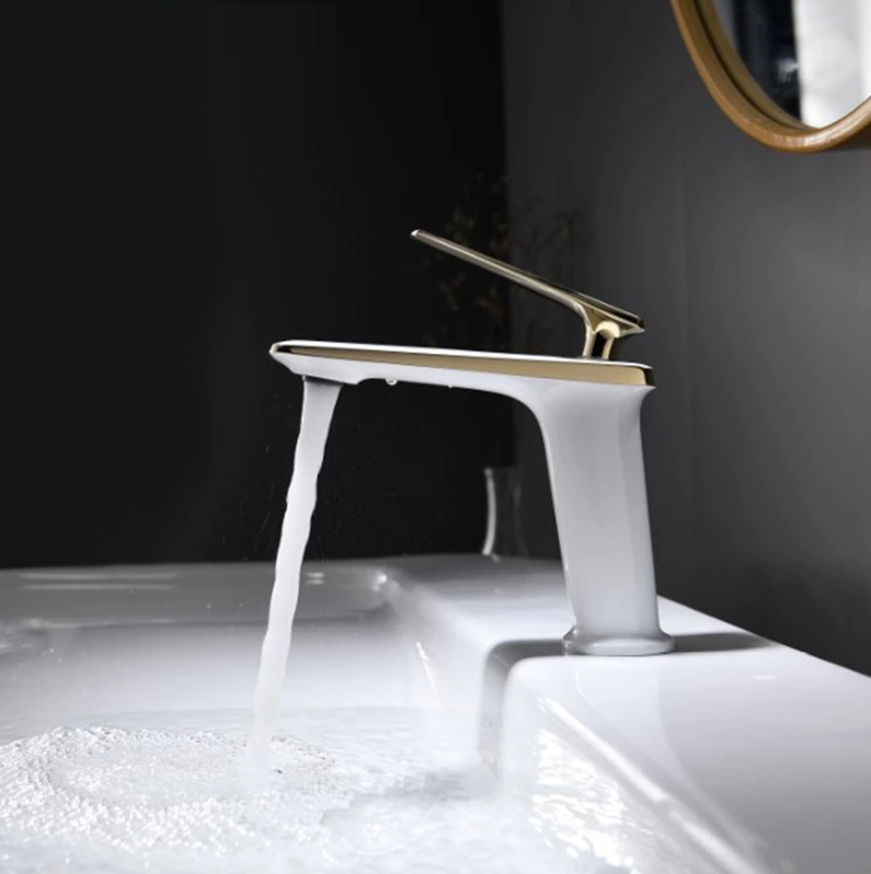 Смесител за мивка среден Luxury Line Golden White 005