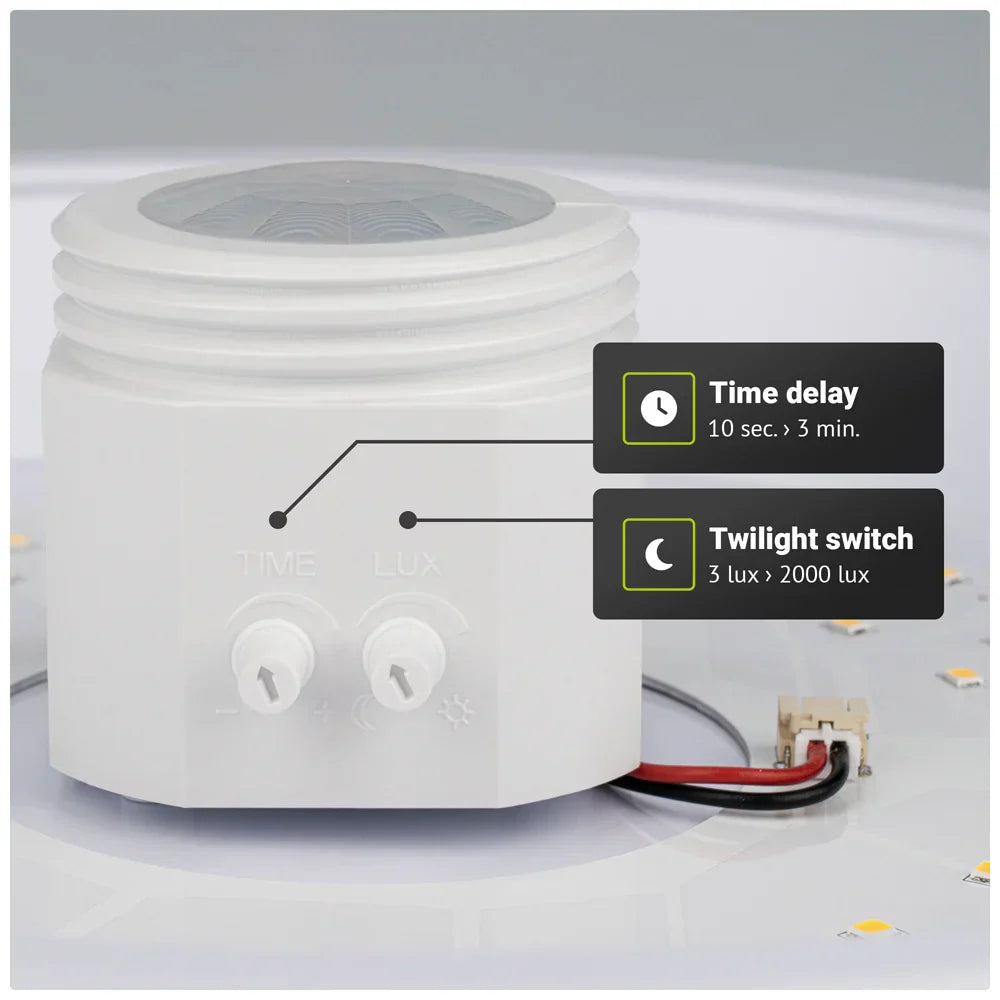 LED плафон 12W с датчик за движение, еквивалентен на 75W