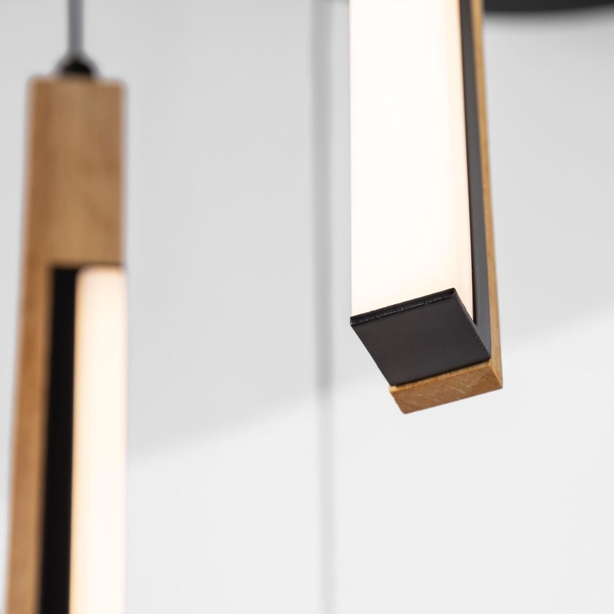 LED осветително тяло тип пендел ELIOT Дърво Дизайн Еквивалент 300W