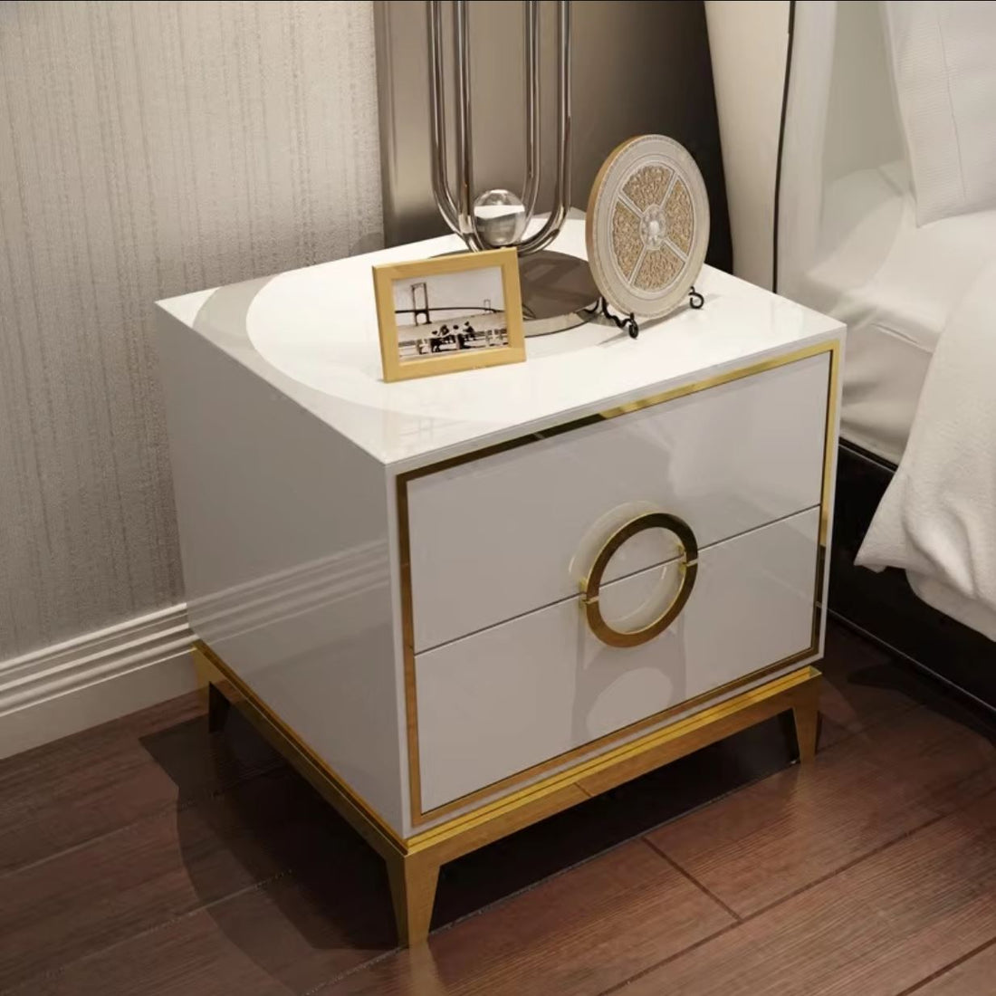 Нощно шкафче с 2 чекмеджета Luxury Line Goldilocks бяло