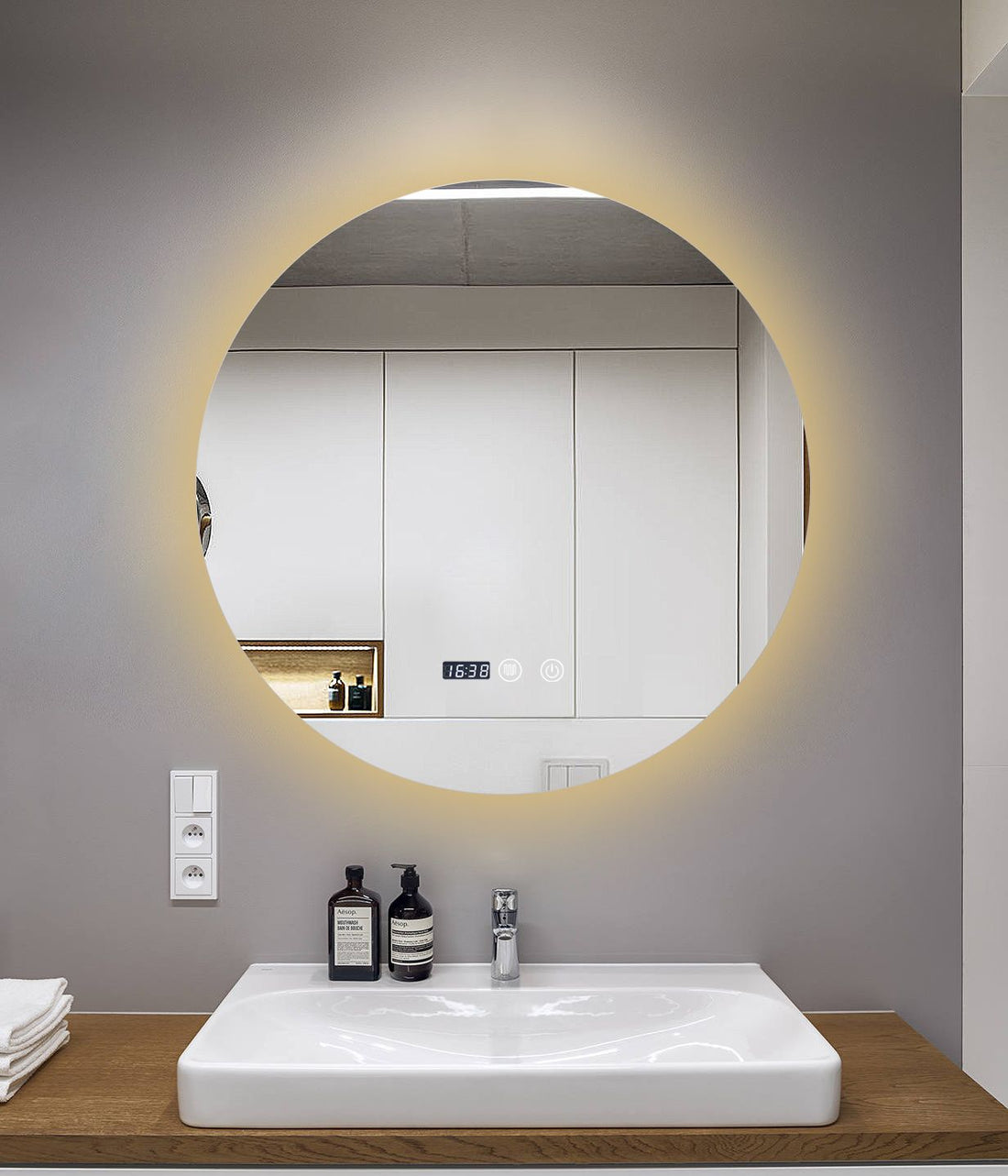 Кръгло LED огледало 70cm с функция против замъгляване, touch, две светлини и часовник J170